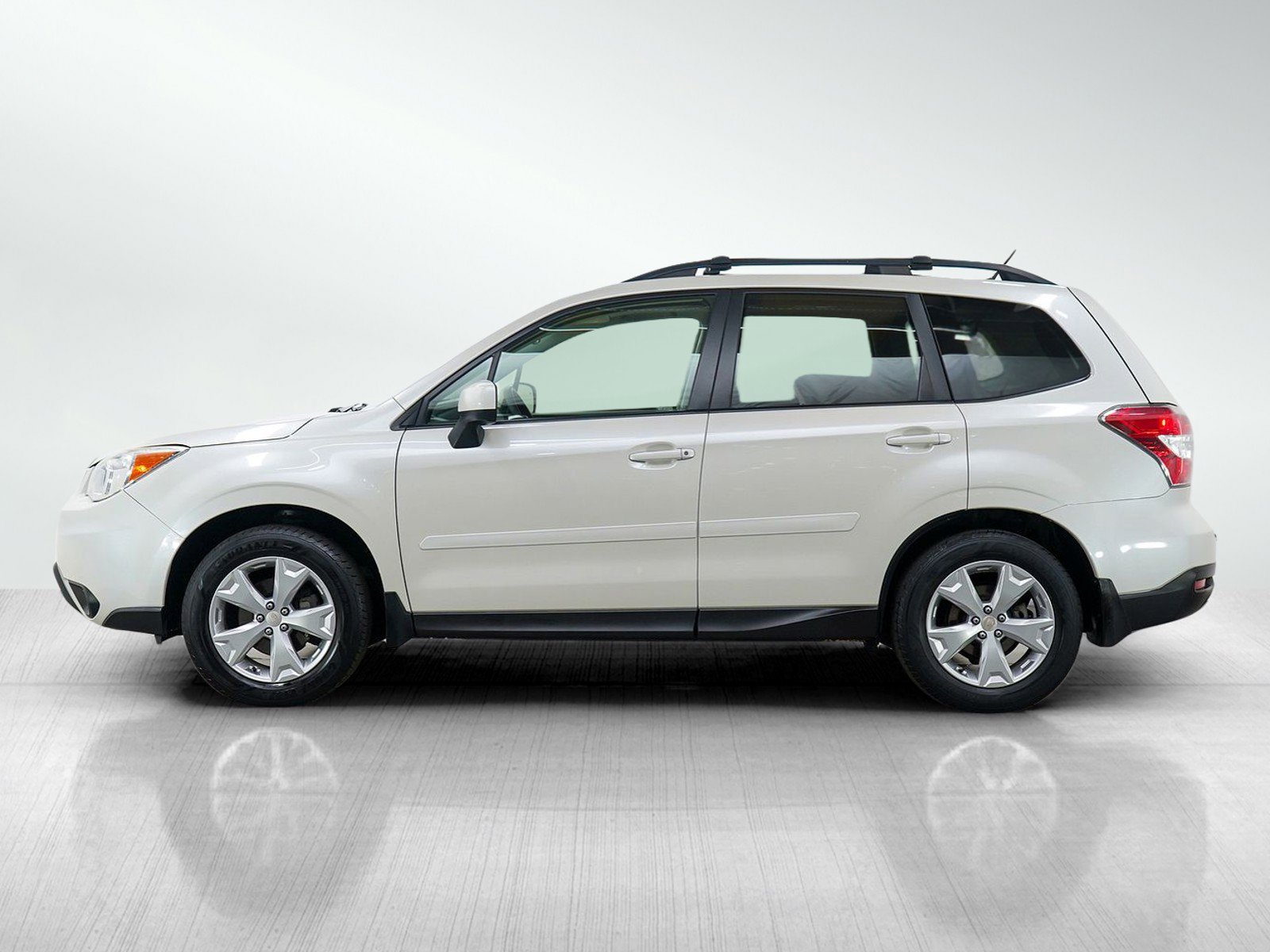 Used 2015 Subaru Forester i Premium with VIN JF2SJADCXFG418325 for sale in Burnsville, Minnesota