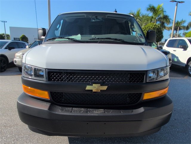 2025 Chevrolet Express Cargo 2500 photo 2