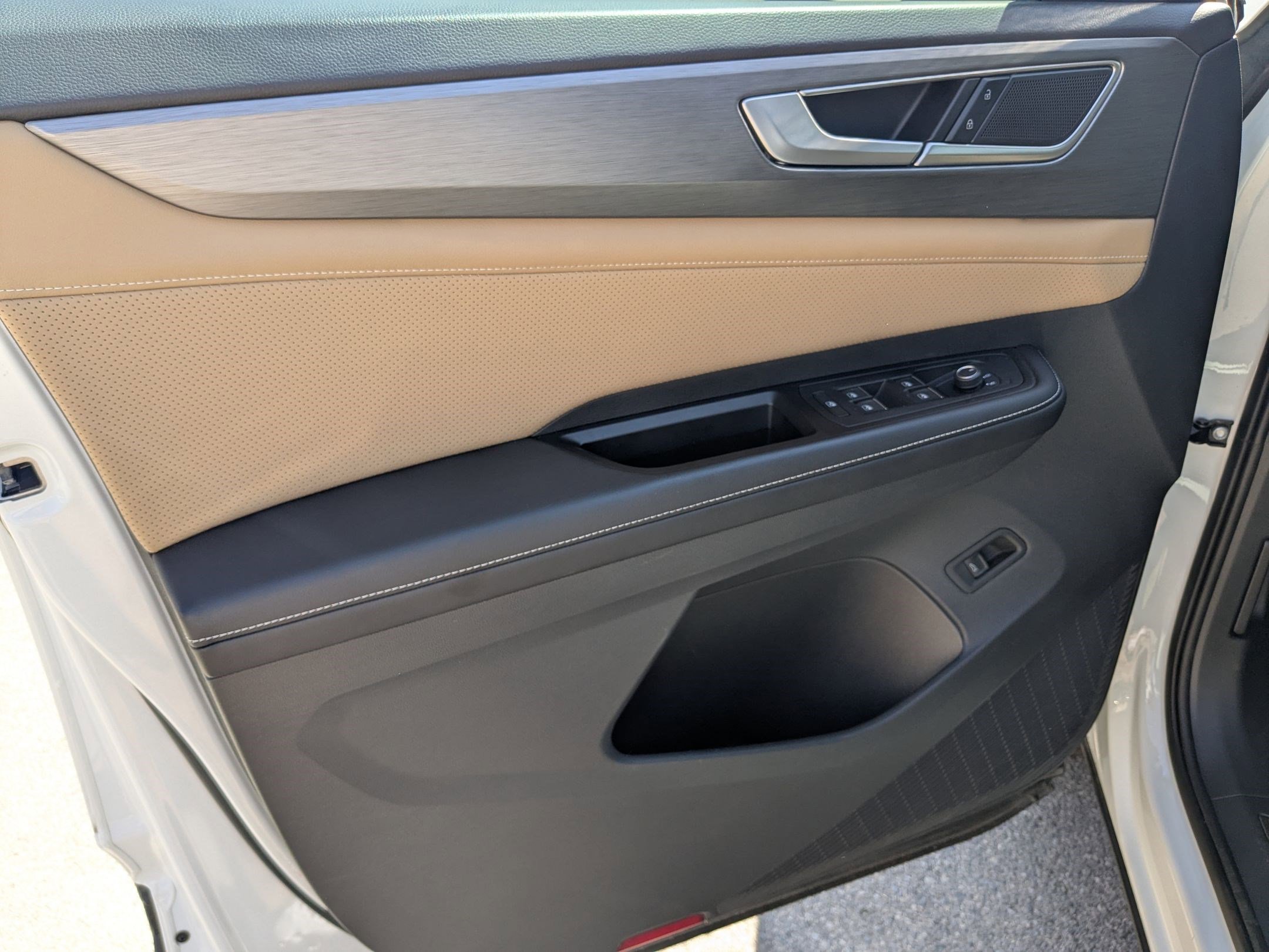 2024 Volkswagen Atlas Cross Sport SE Technology photo 11
