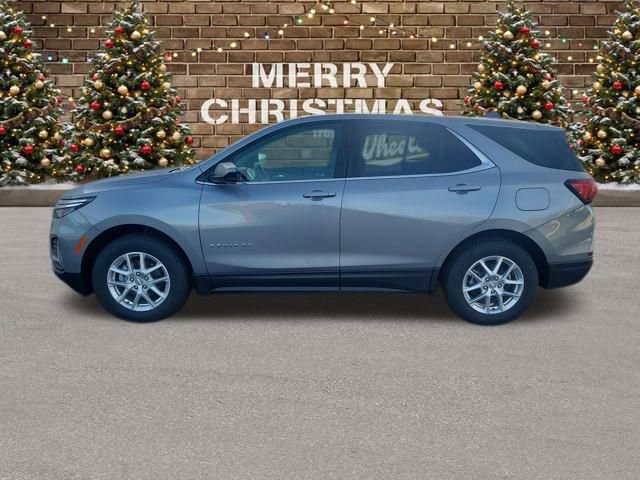 2024 Chevrolet Equinox LT photo 2