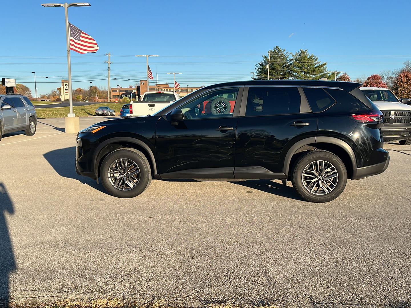 2024 Nissan Rogue S photo 2