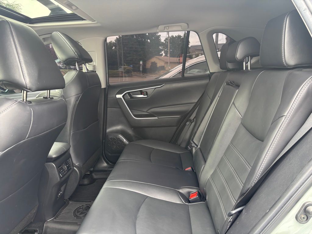 2022 Toyota RAV4 XLE Premium photo 22