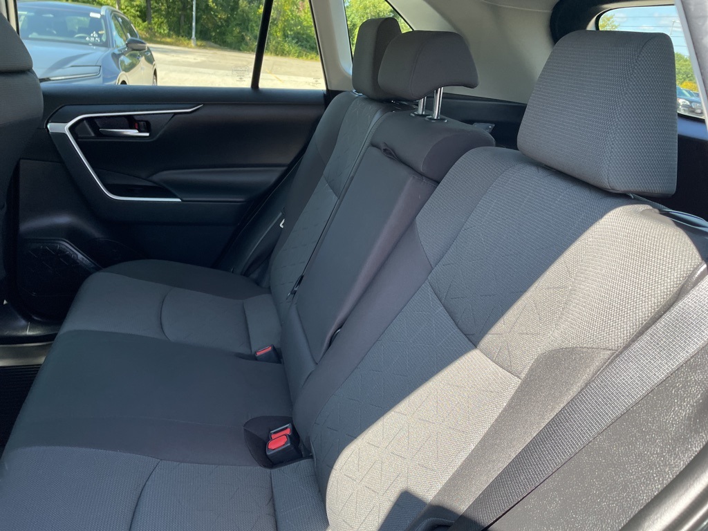 2021 Toyota RAV4 Hybrid XLE photo 5