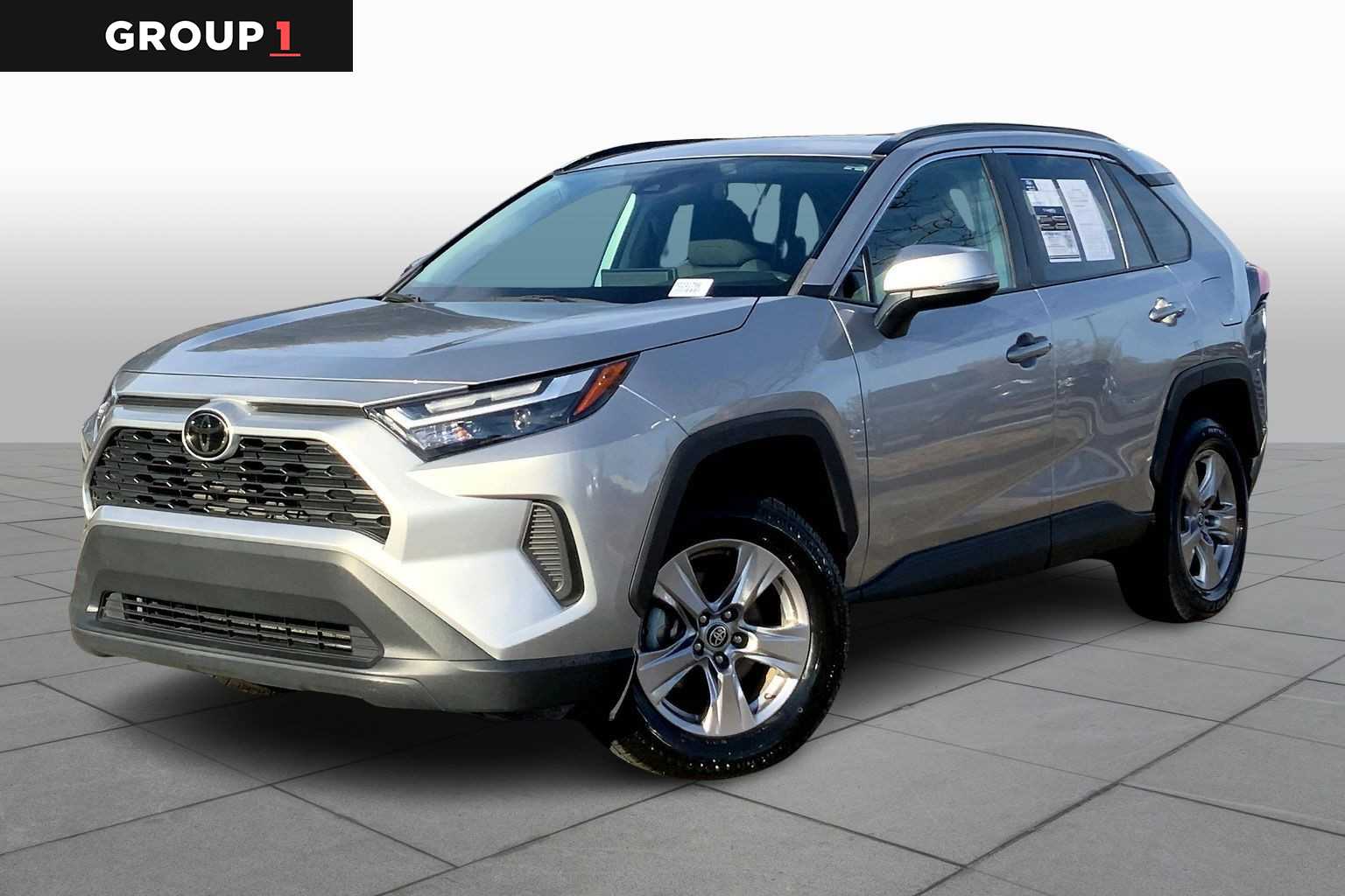 2023 Toyota RAV4 XLE's photo