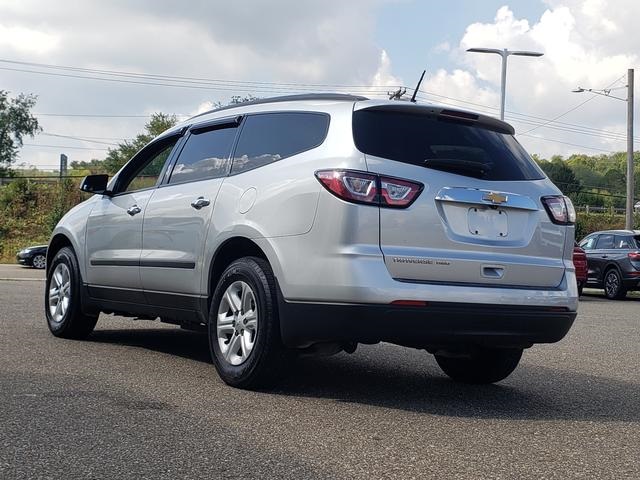 2017 Chevrolet Traverse LS photo 4