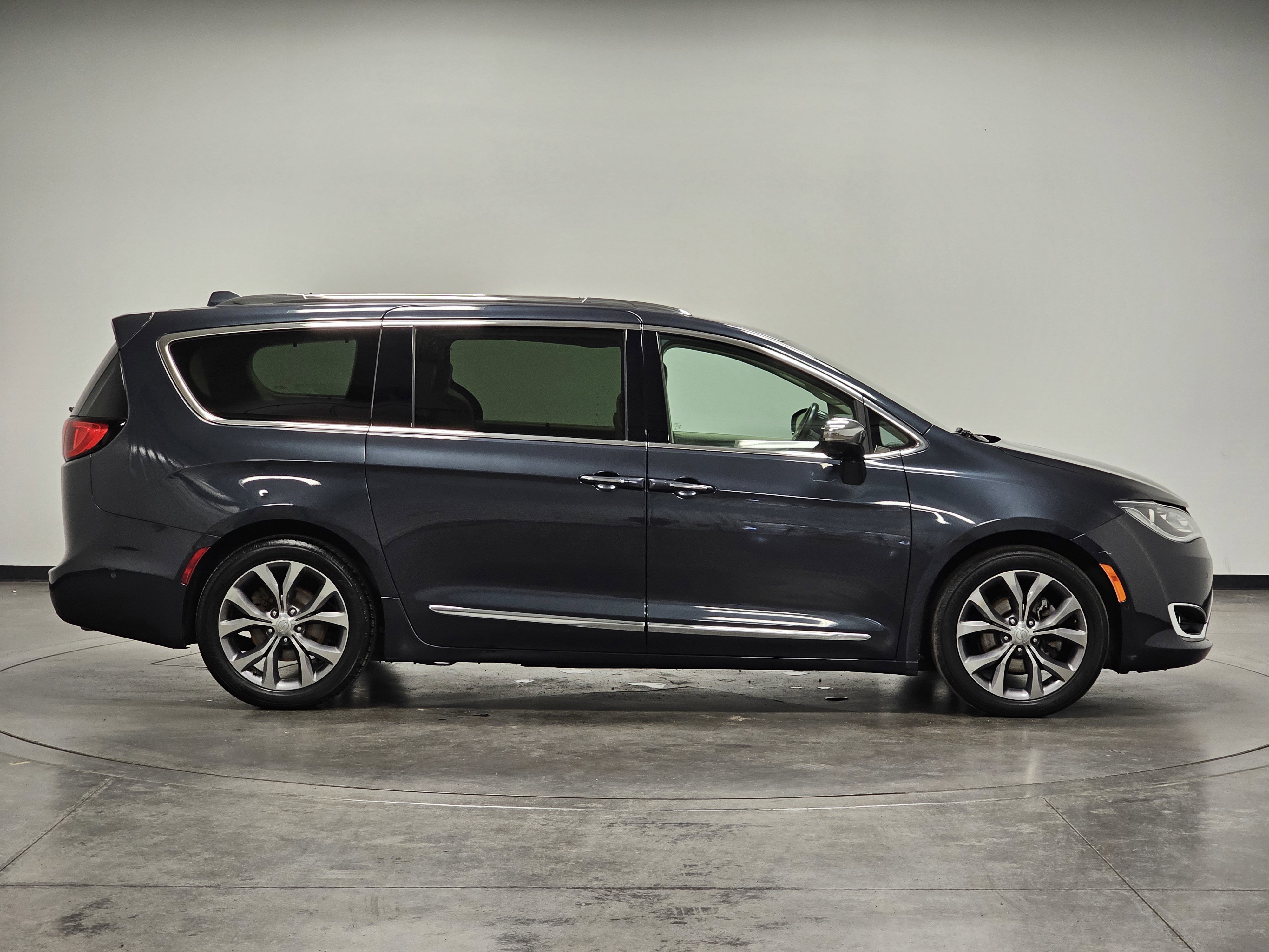 2019 Chrysler Pacifica Limited photo 6