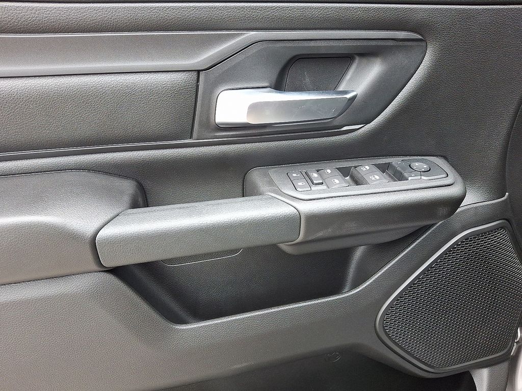 2025 Ram 1500 Tradesman photo 7