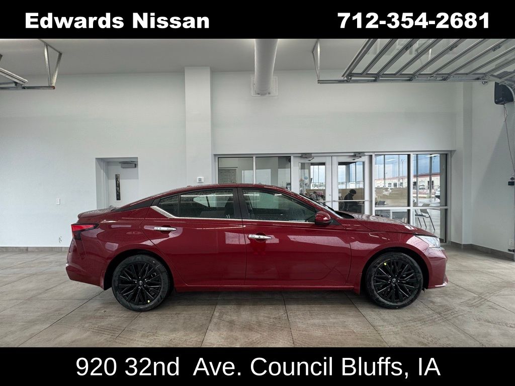 2025 Nissan Altima SV's photo