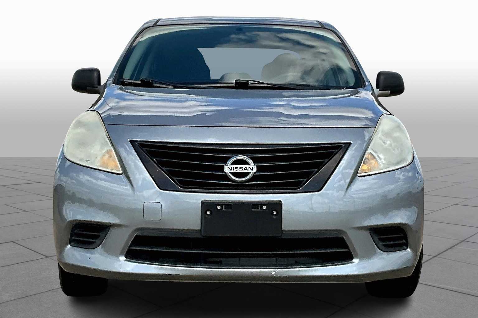 2014 Nissan Versa S photo 3