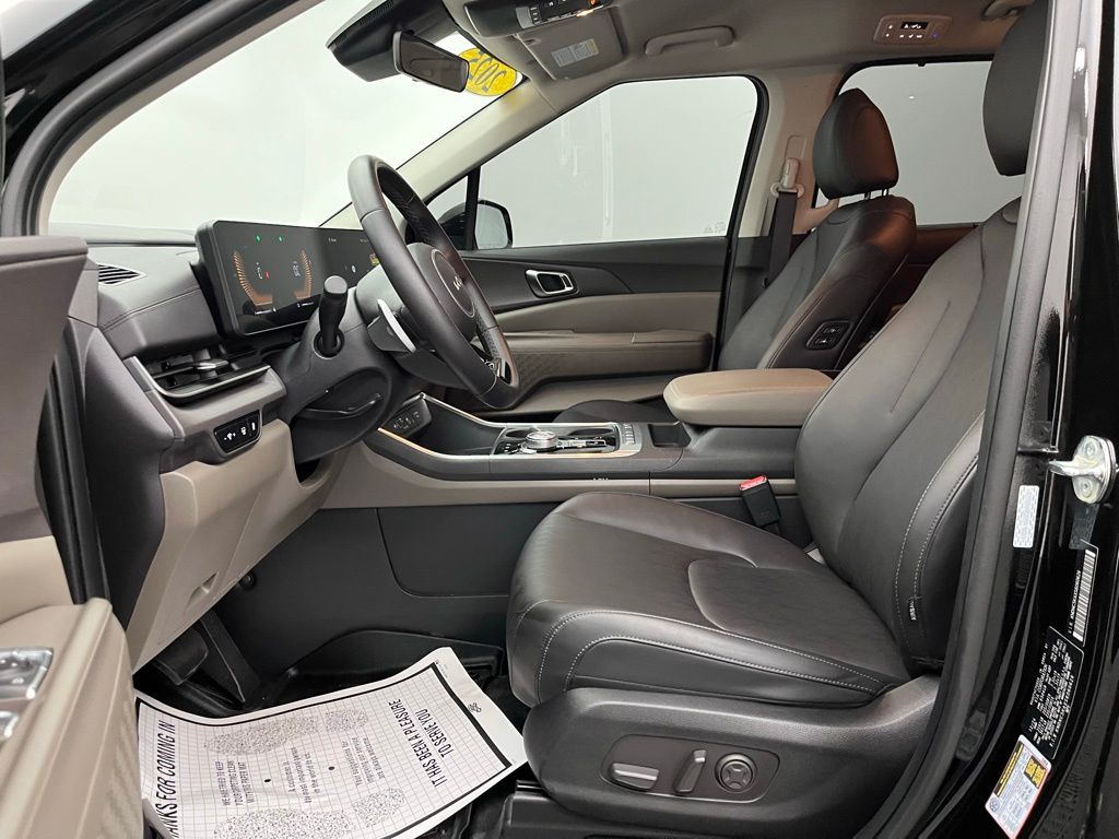 2025 Kia Carnival EX photo 25