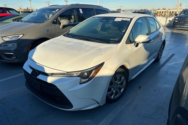 2024 Toyota Corolla LE's photo