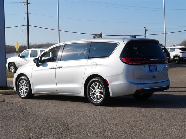 2024 Chrysler Pacifica Touring L photo 4