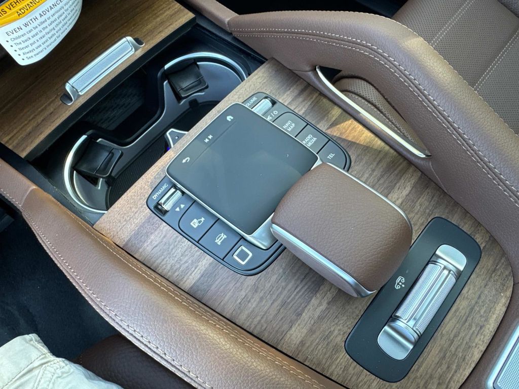 2026 Mercedes Benz GLS 450 4MATIC photo 24