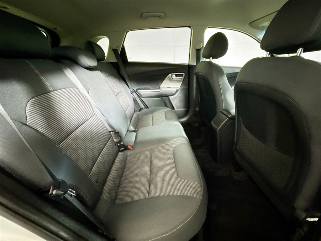 2021 Kia Niro LX photo 17