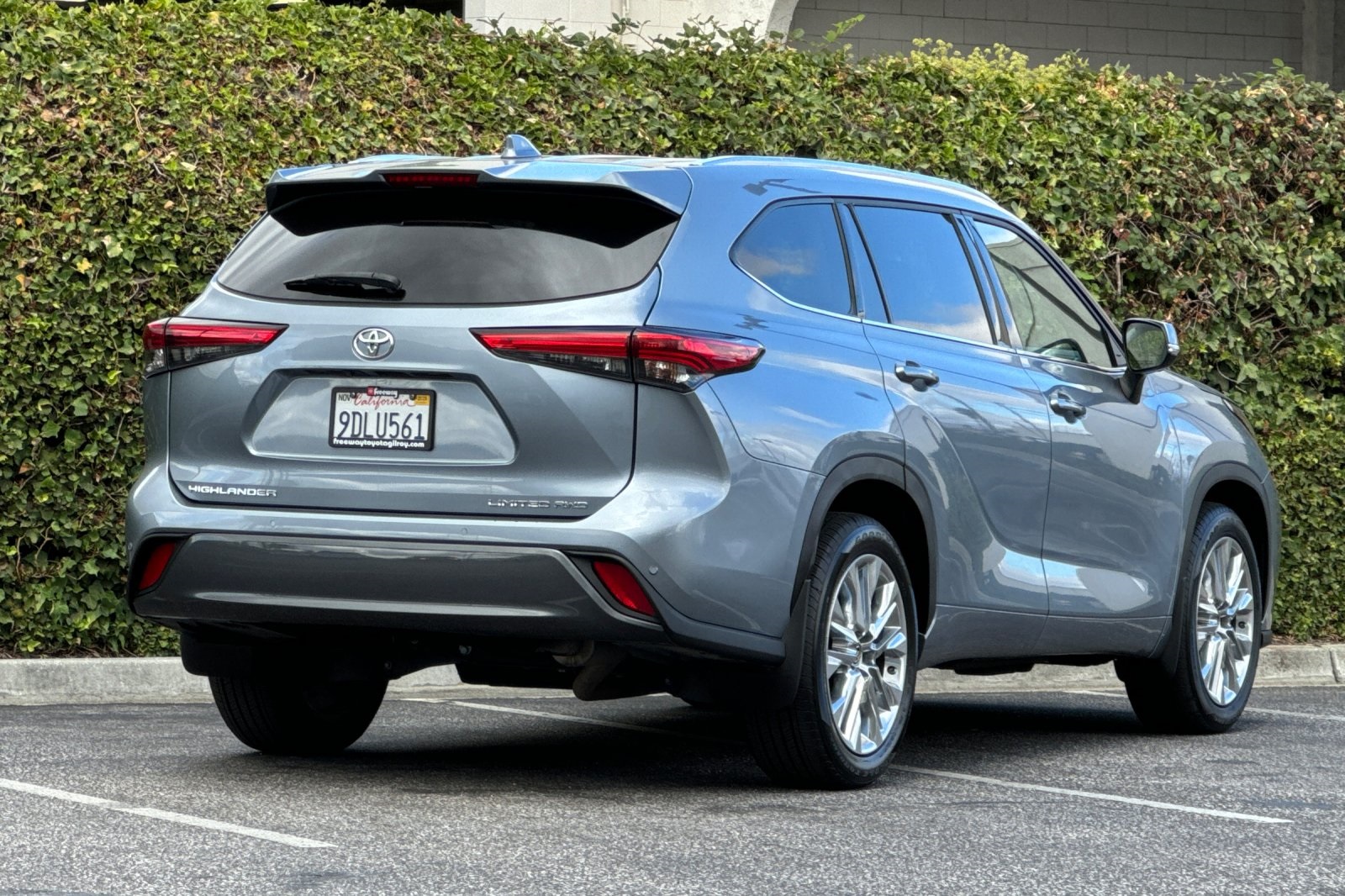 2022 Toyota Highlander Limited photo 4
