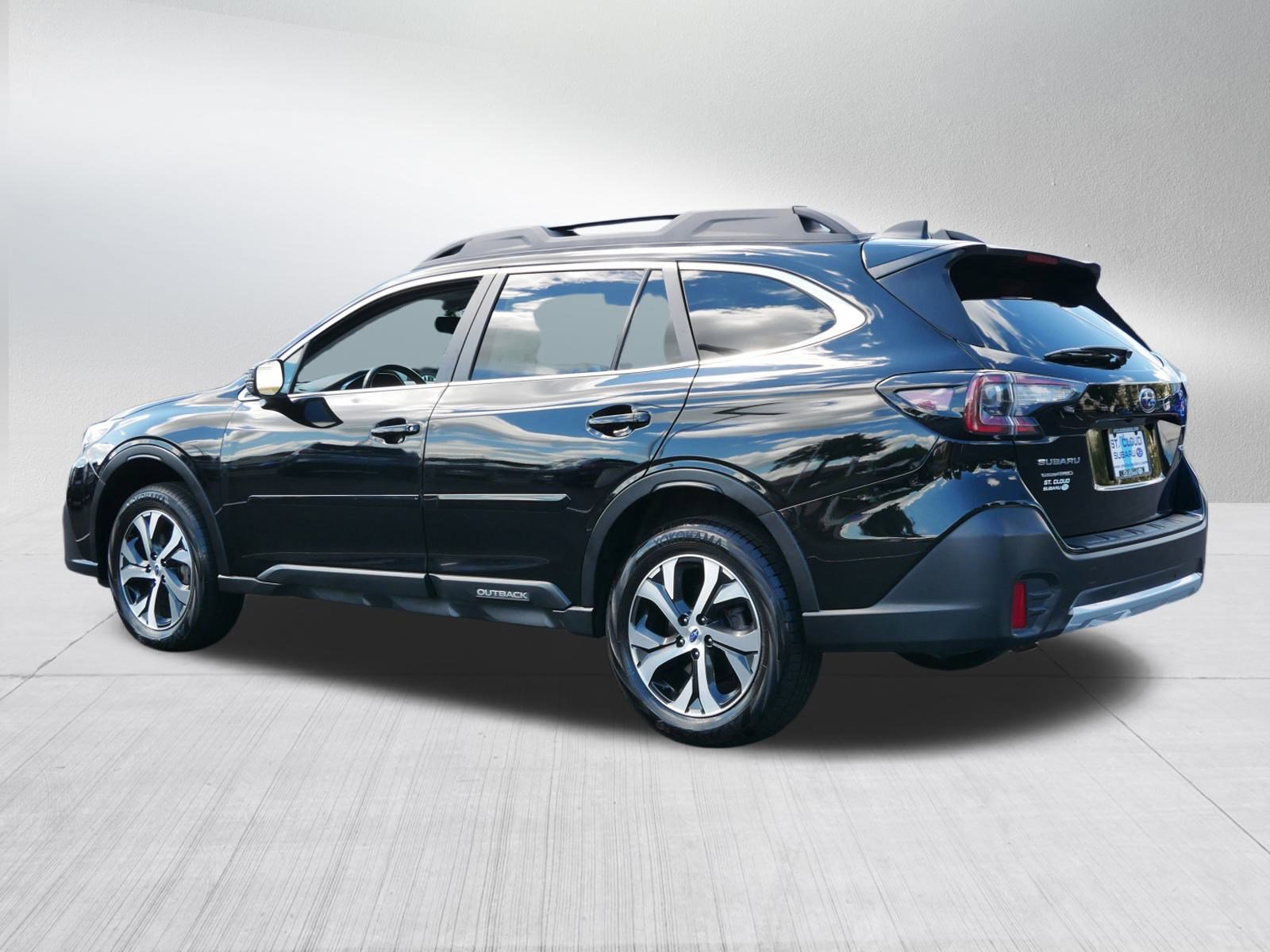 2022 Subaru Outback Limited photo 2