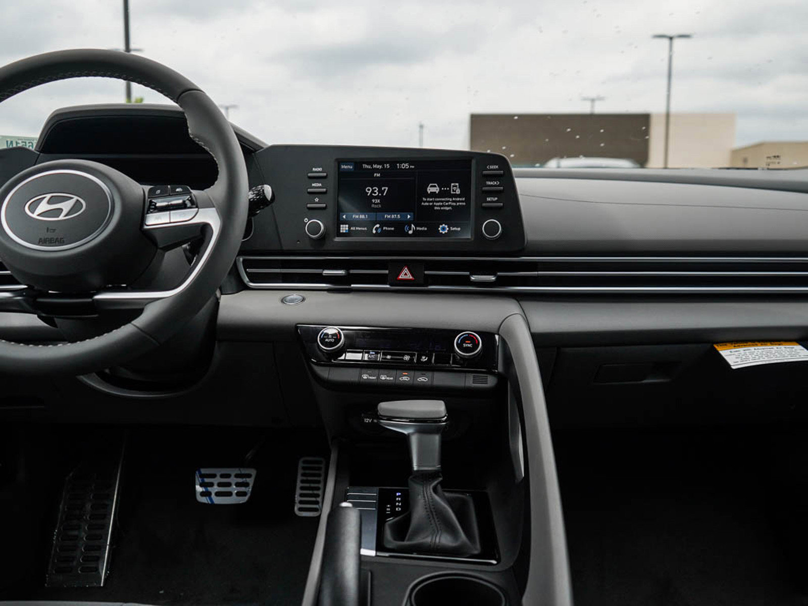 2025 Hyundai Elantra SEL Sport photo 13