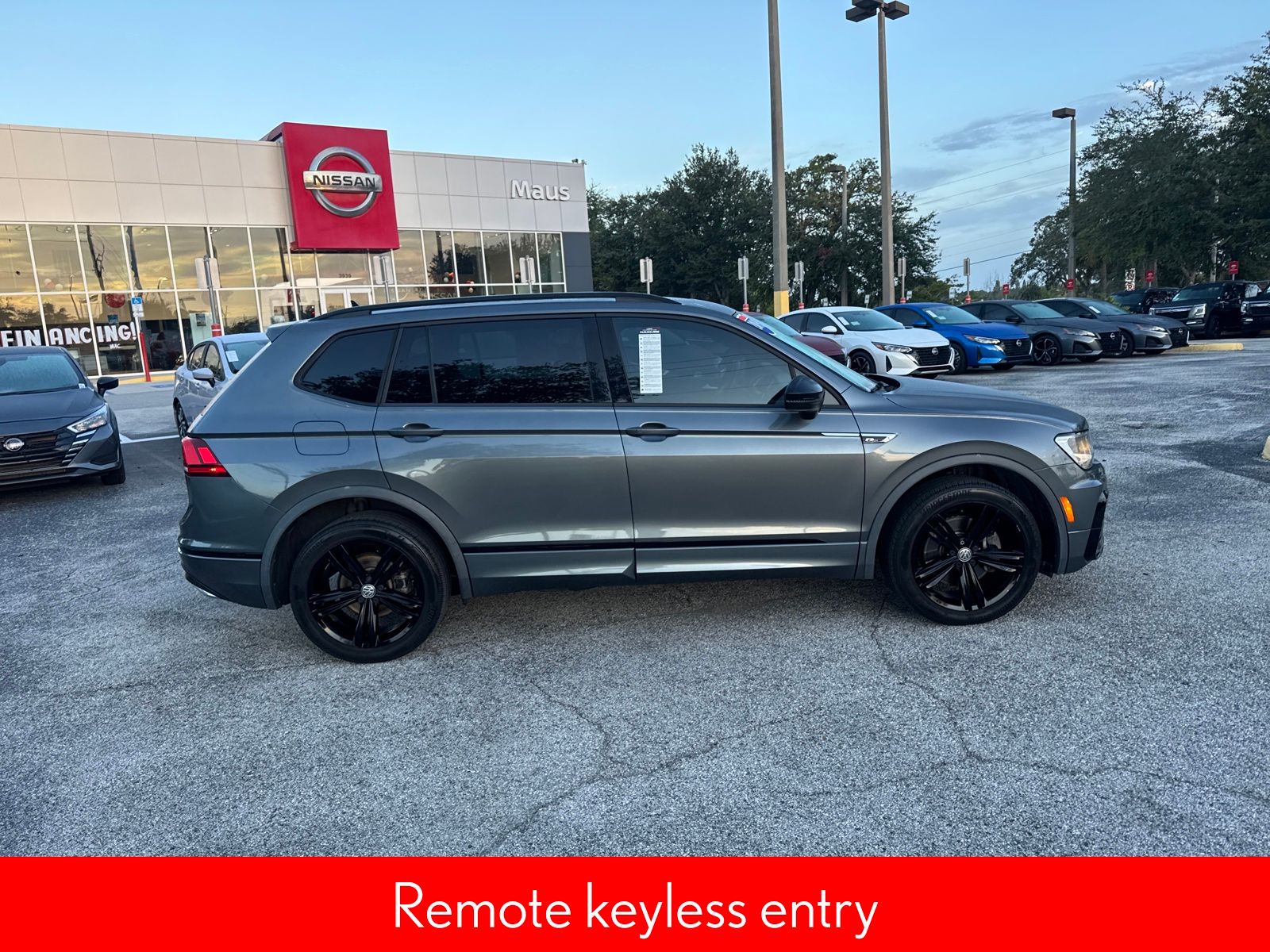 2019 Volkswagen Tiguan SEL R-Line photo 4