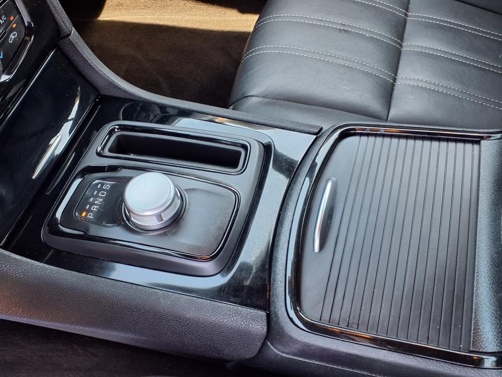 2020 Chrysler 300 photo 11