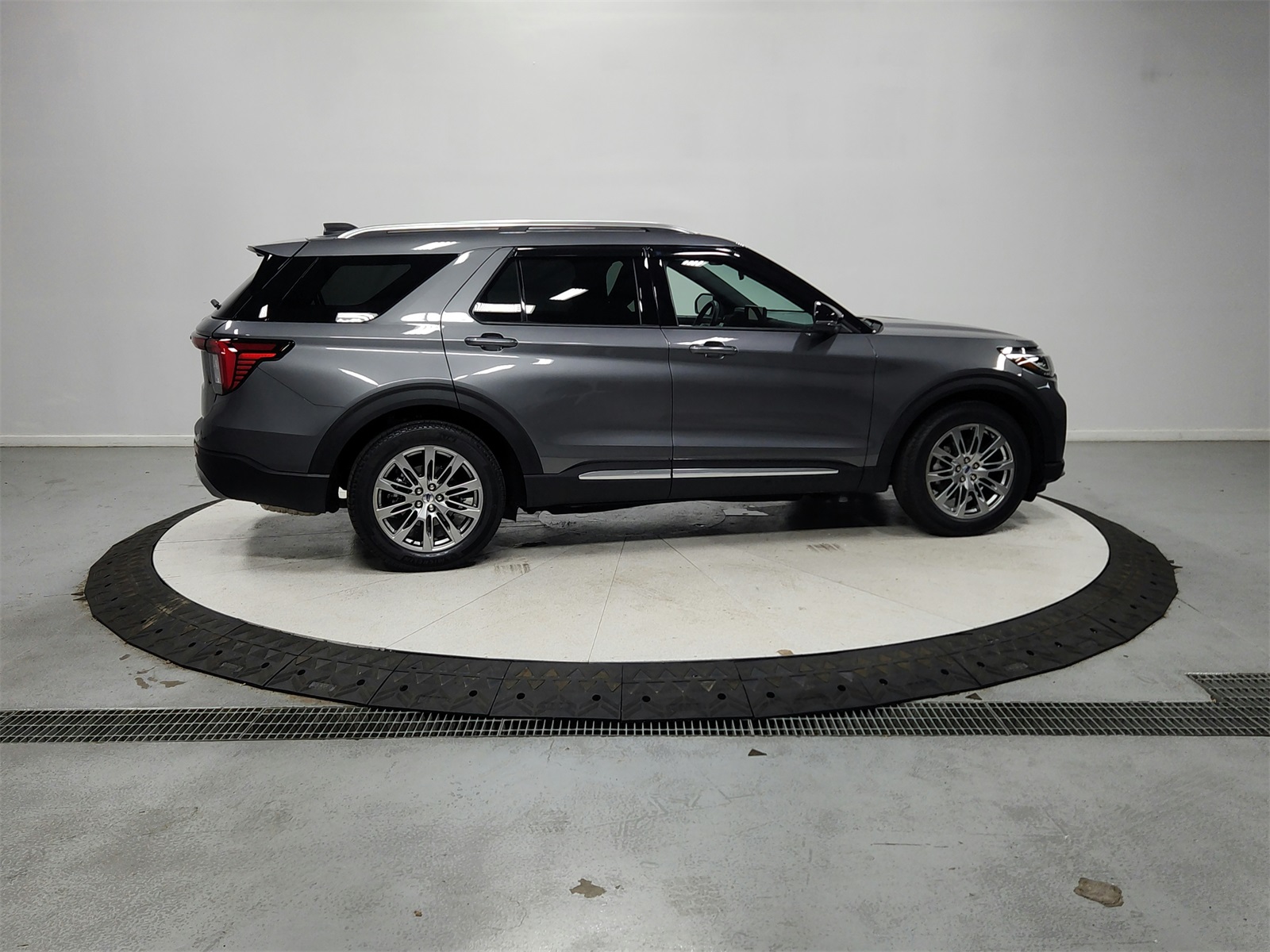 2025 Ford Explorer Platinum photo 5