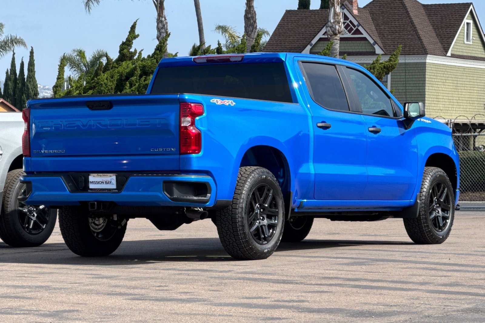 2025 Chevrolet Silverado Custom photo 4