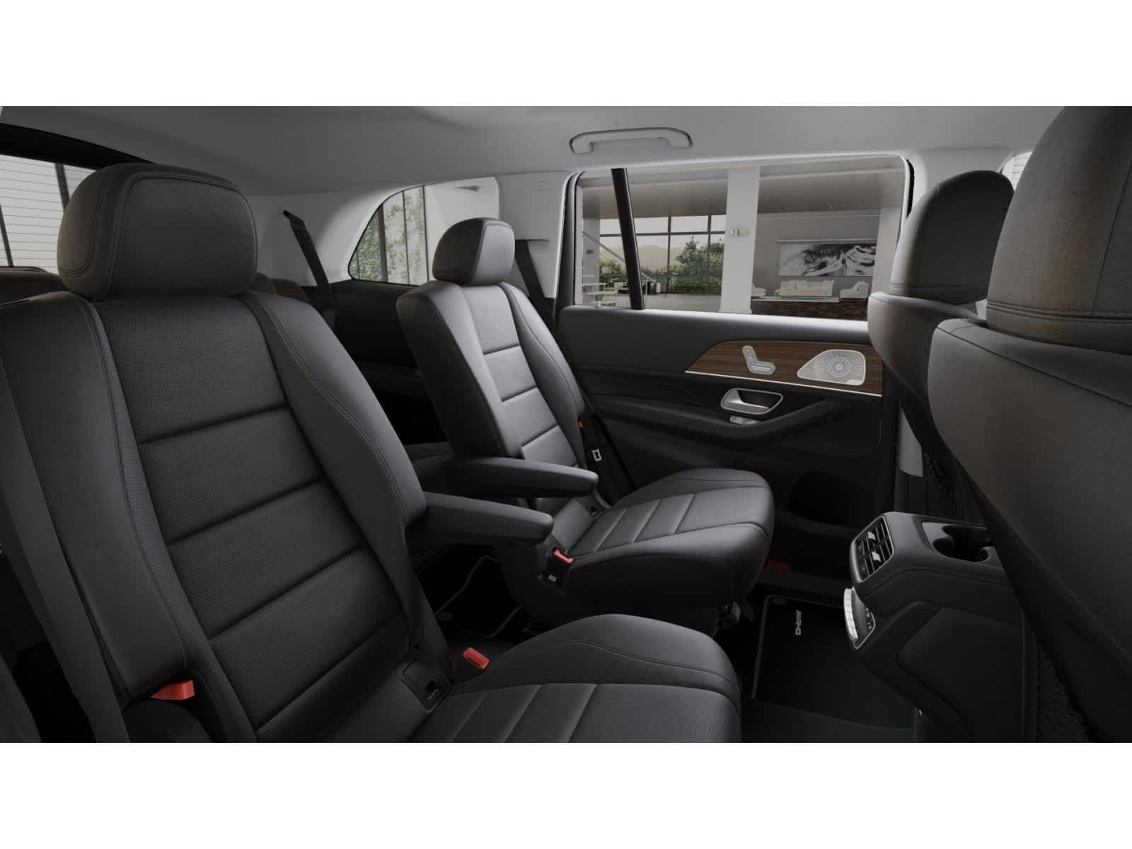 2026 Mercedes Benz GLS 450 4MATIC photo 4