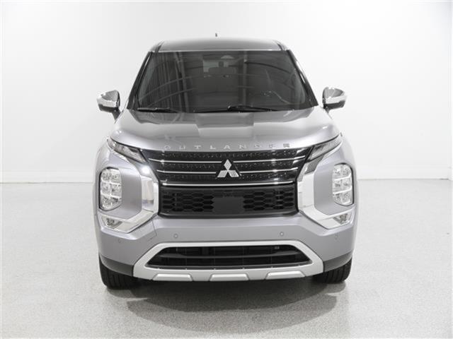 2022 Mitsubishi Outlander SE photo 2