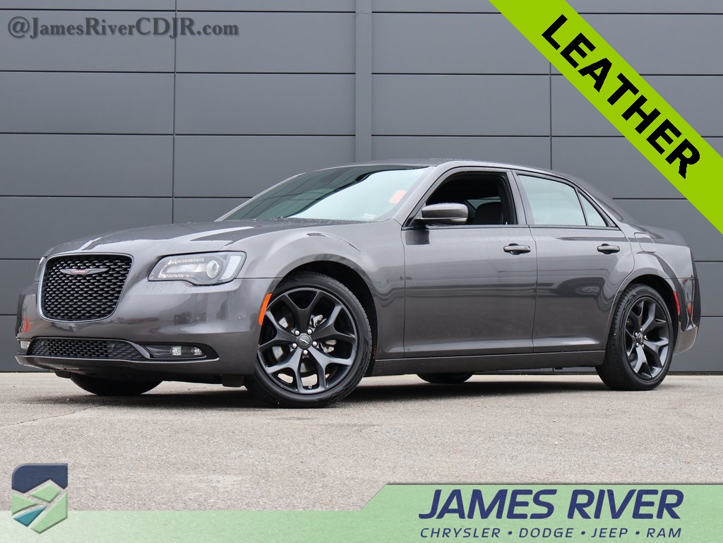 2023 Chrysler 300 S's photo