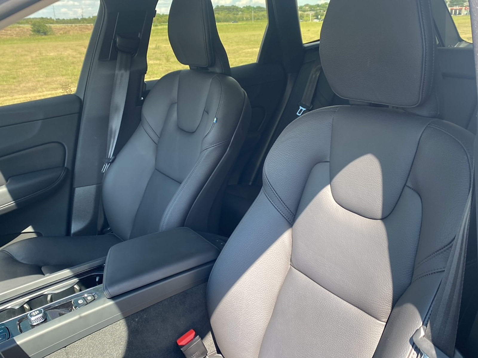 2023 Volvo XC60 B5 Plus photo 3