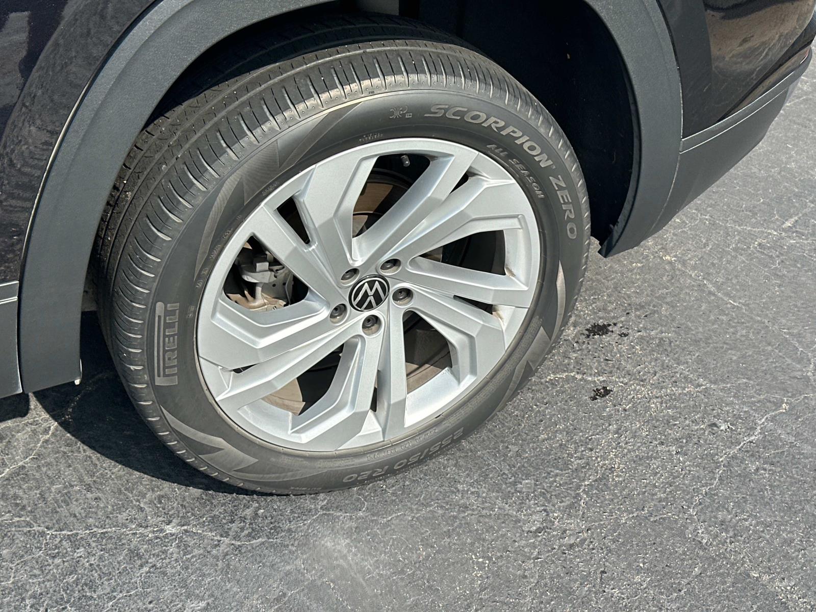 2021 Volkswagen Atlas Cross Sport V6 SEL photo 12