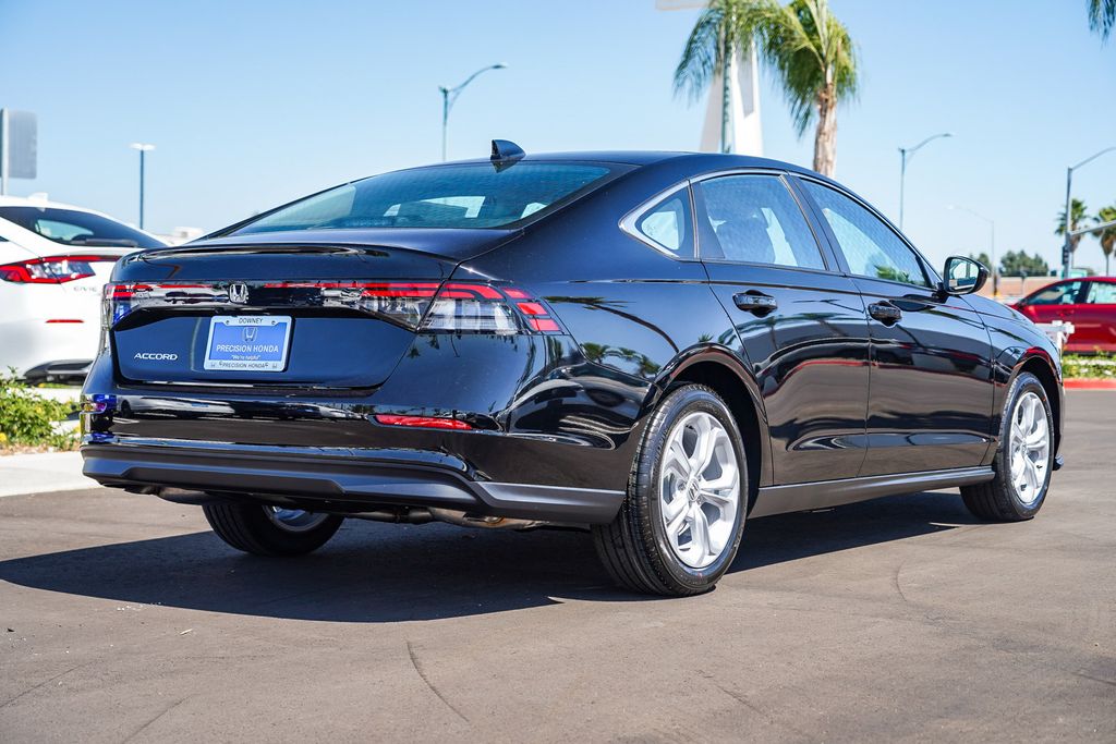 2025 Honda Accord LX photo 4