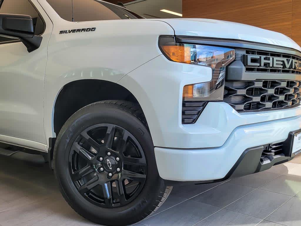 2024 Chevrolet Silverado Custom photo 2