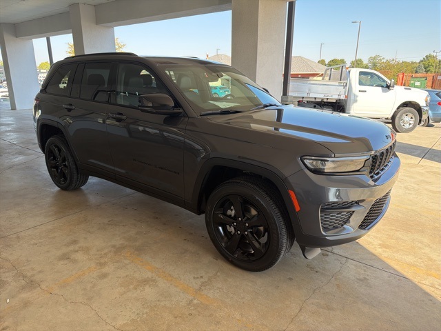 2025 Jeep Grand Cherokee Altitude photo 4
