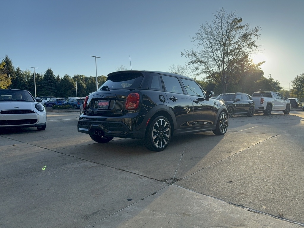 2024 Mini Cooper 4 Door Hardtop S photo 4