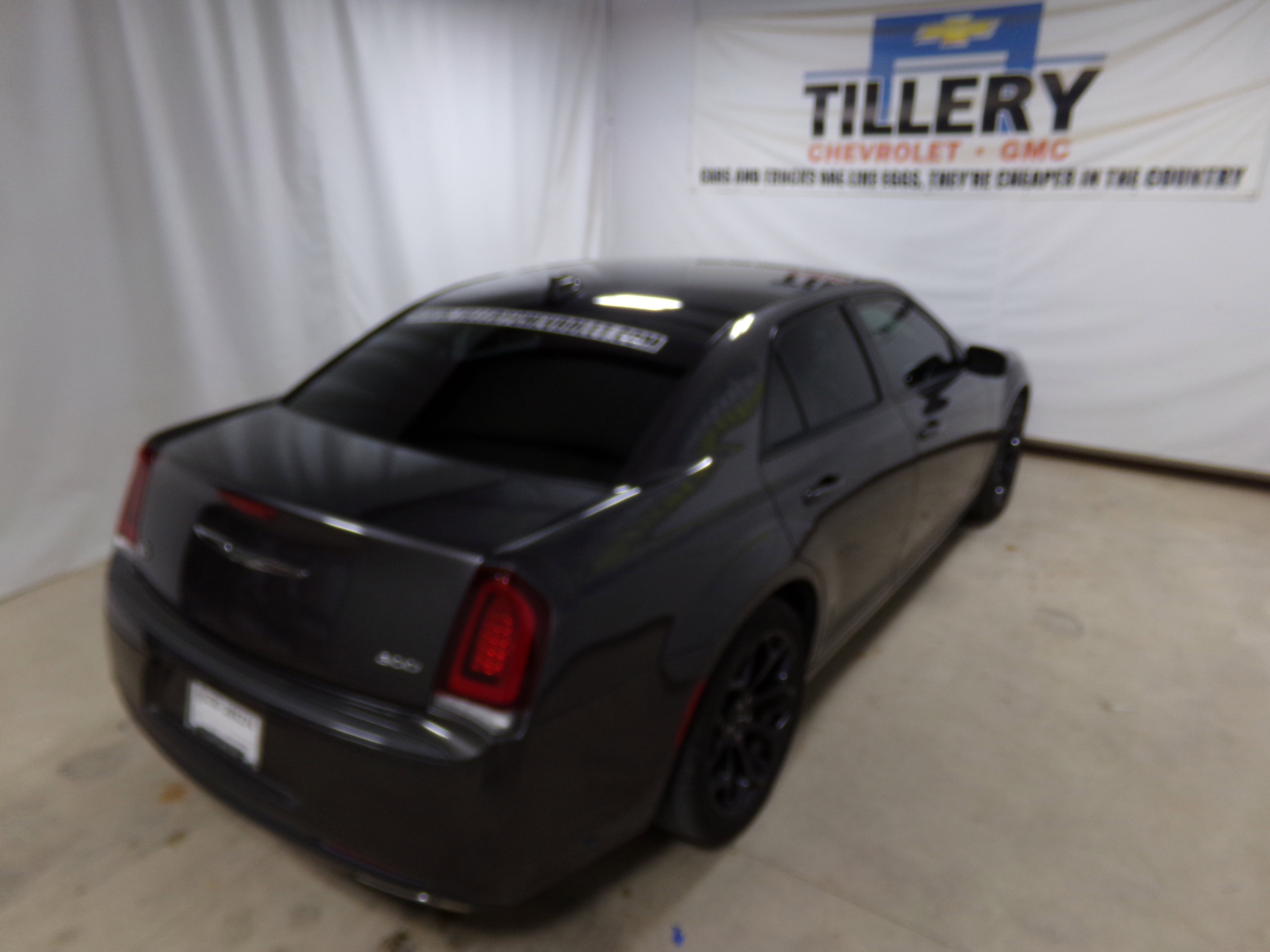 2020 Chrysler 300 Touring photo 4