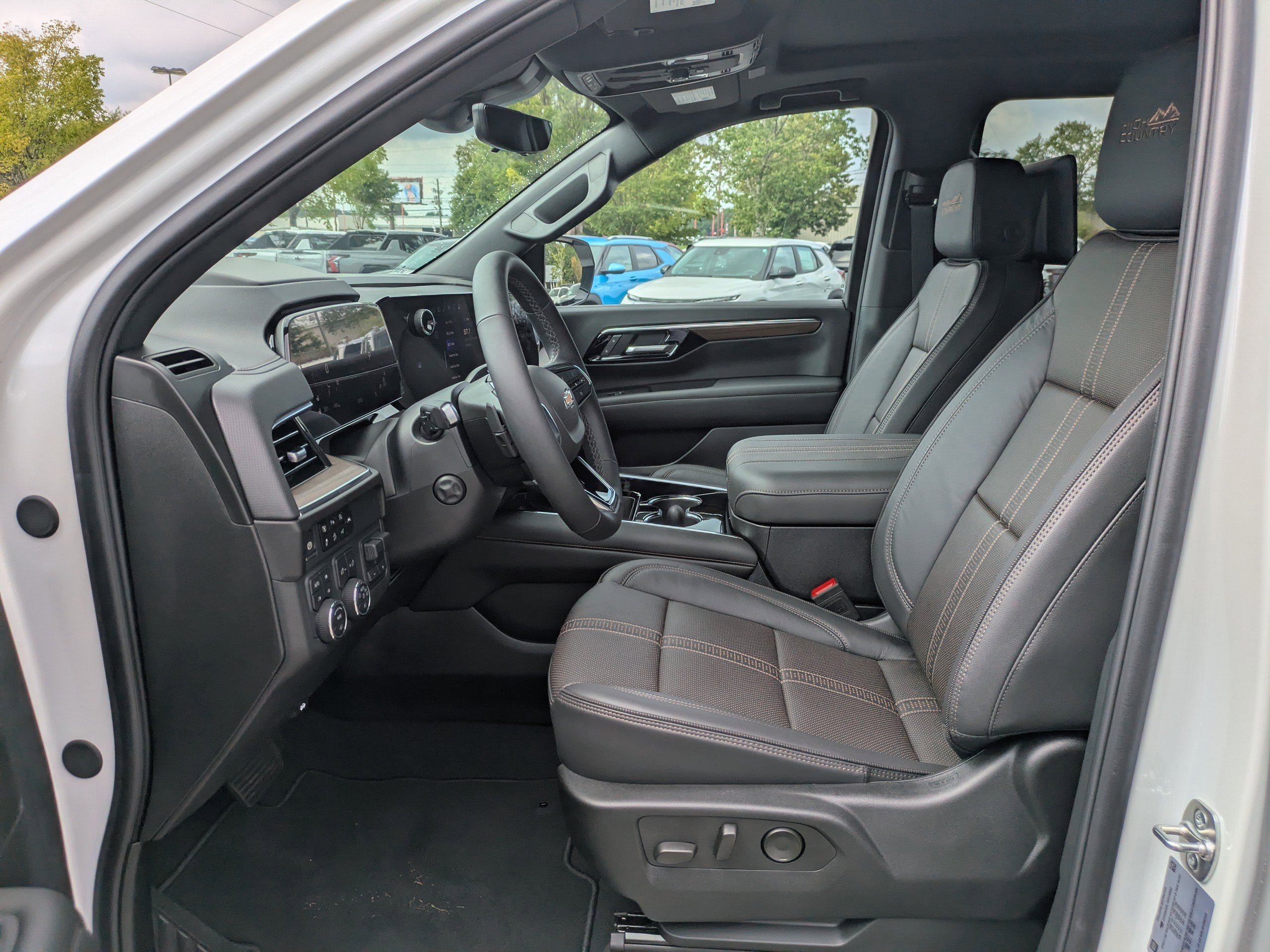 2025 Chevrolet Suburban High Country photo 22