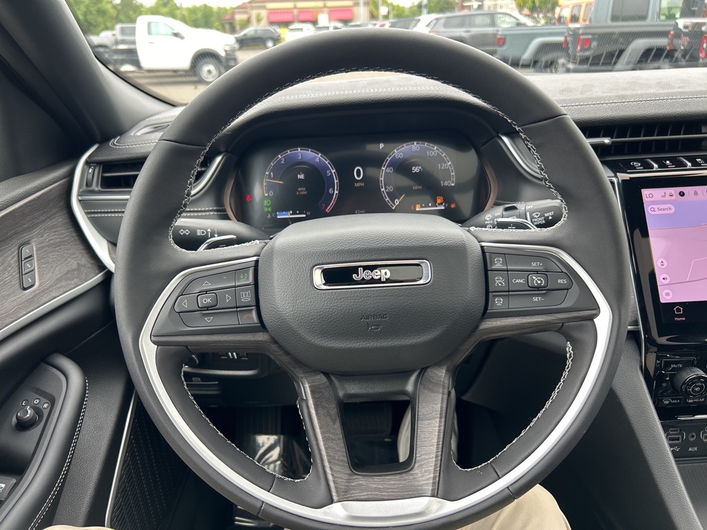 2025 Jeep Grand Cherokee Limited photo 14
