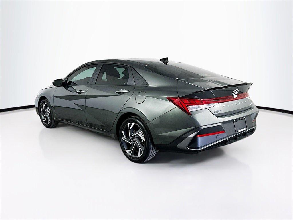 2025 Hyundai Elantra Hybrid SEL Sport photo 4