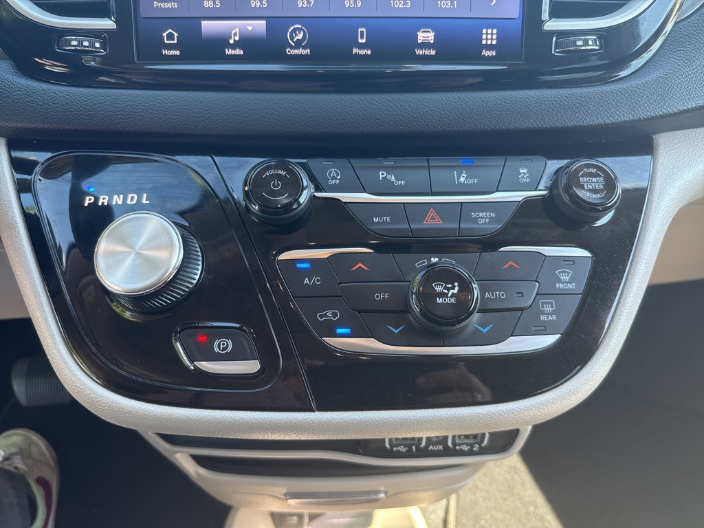 2023 Chrysler Pacifica Touring L photo 37