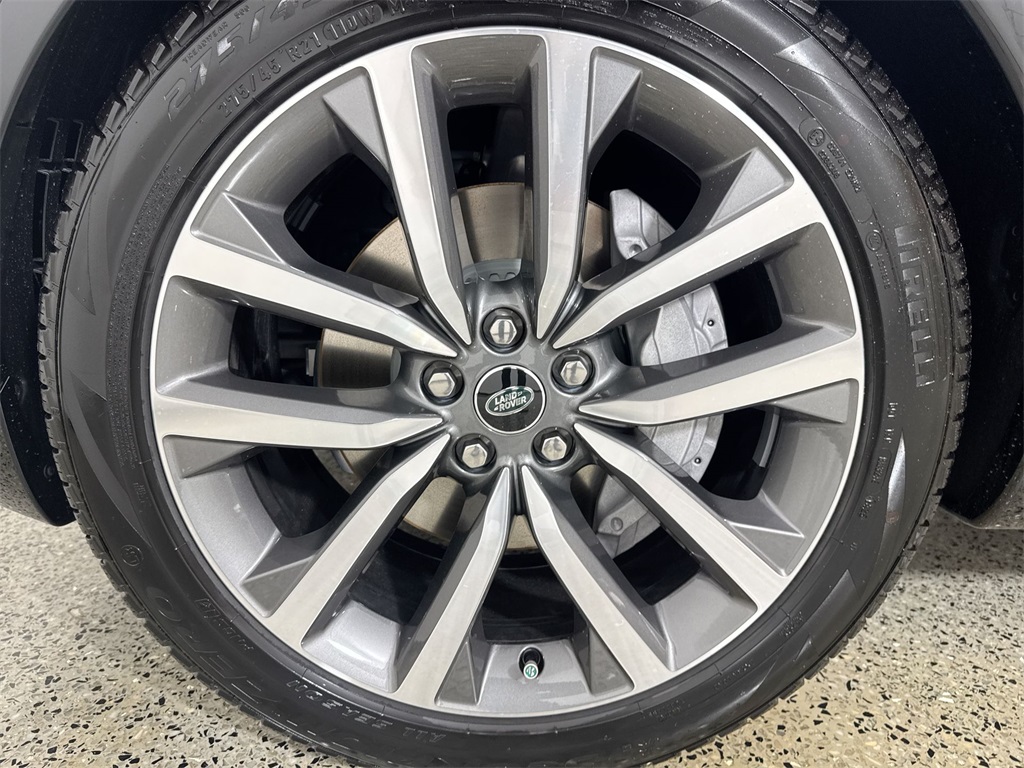 2025 Land Rover Discovery SE photo 9