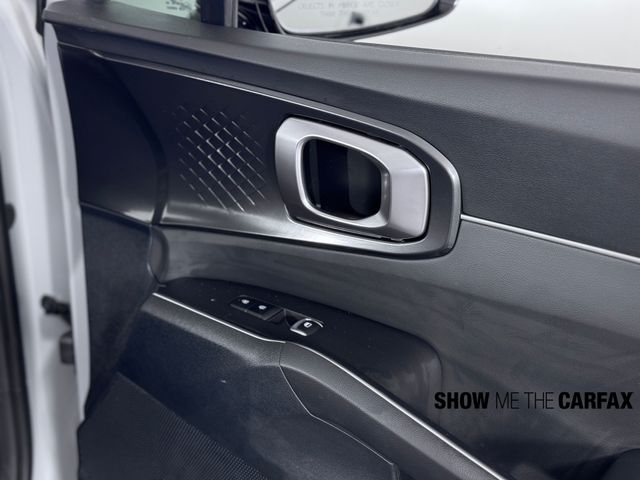 2025 Kia Sorento S photo 17