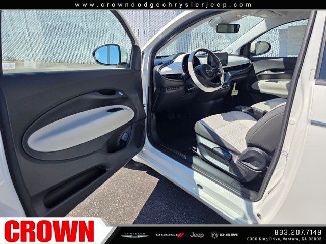 2025 Fiat 500e La Prima photo 10