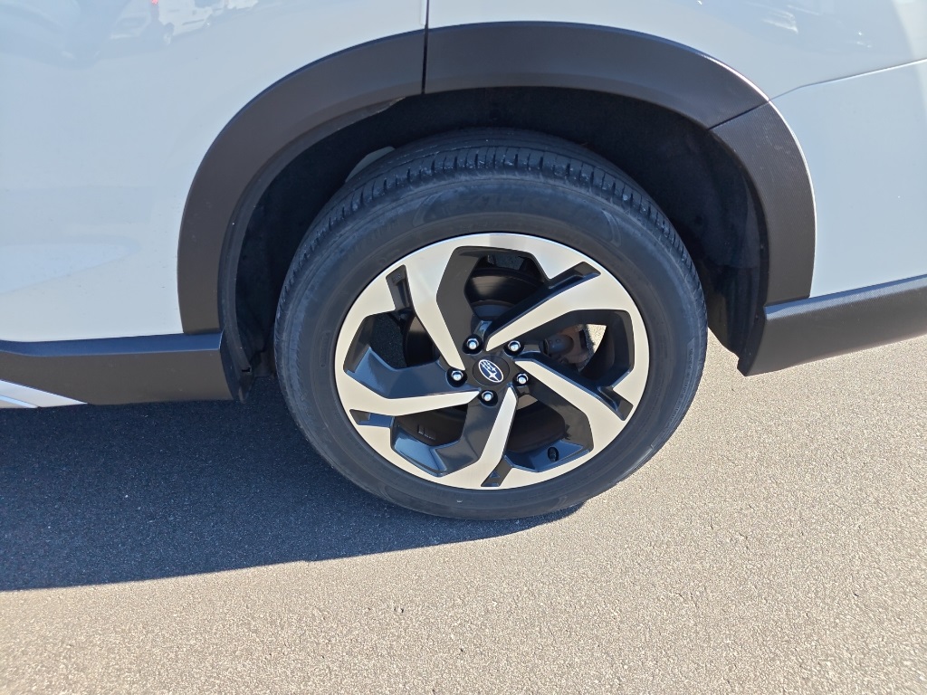 2022 Subaru Forester Touring photo 3