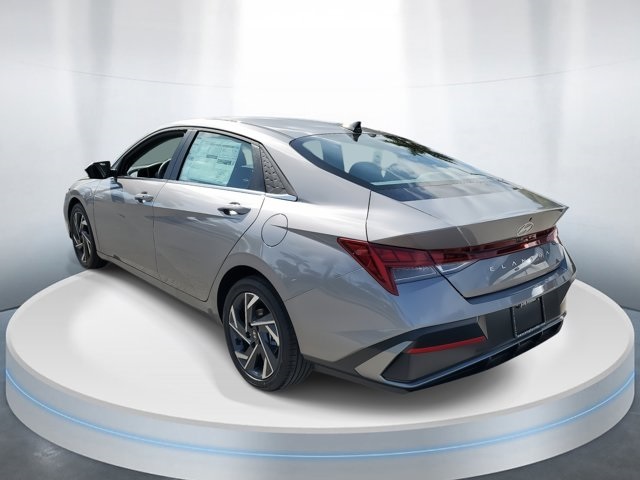 2025 Hyundai Elantra SEL Convenience photo 3
