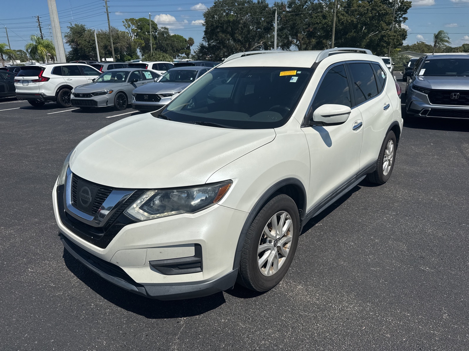 2017 Nissan Rogue SV photo 2