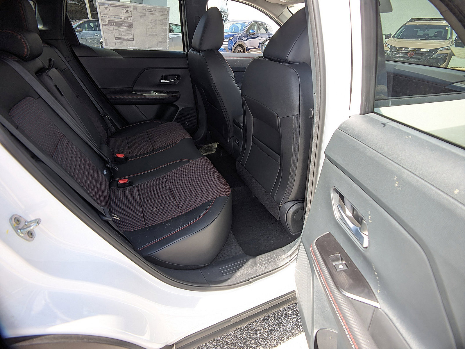 2025 Nissan Kicks SR photo 2