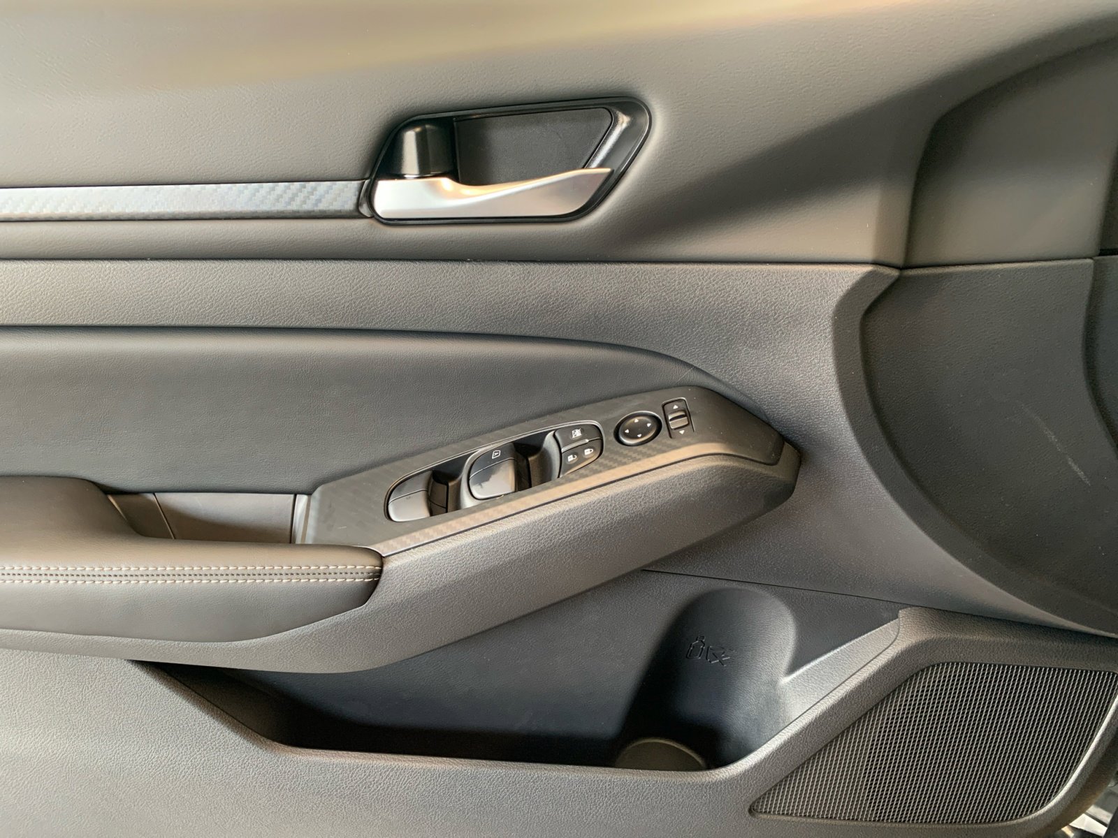2025 Nissan Altima SV photo 24