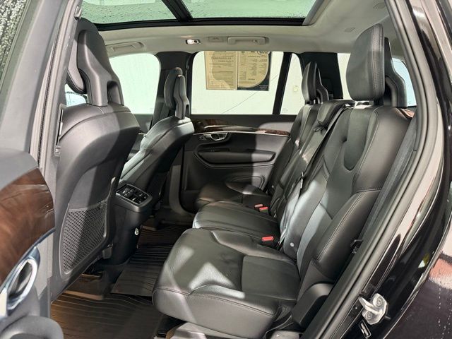 2016 Volvo XC90 T6 Momentum photo 32