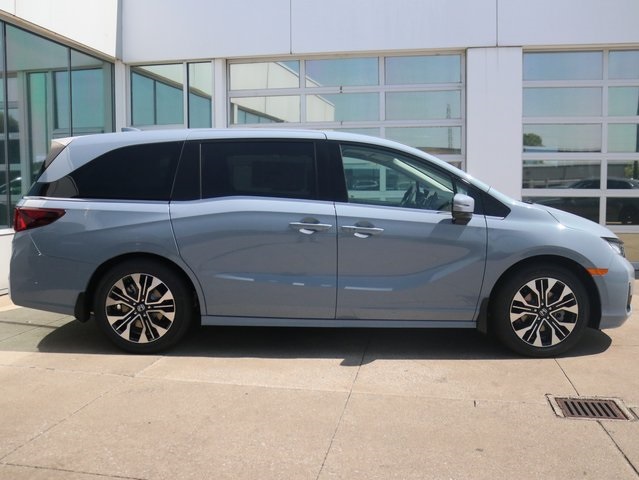 2026 Honda Odyssey Elite photo 3