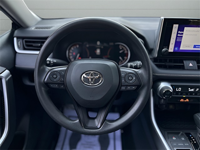 2023 Toyota RAV4 XLE photo 13